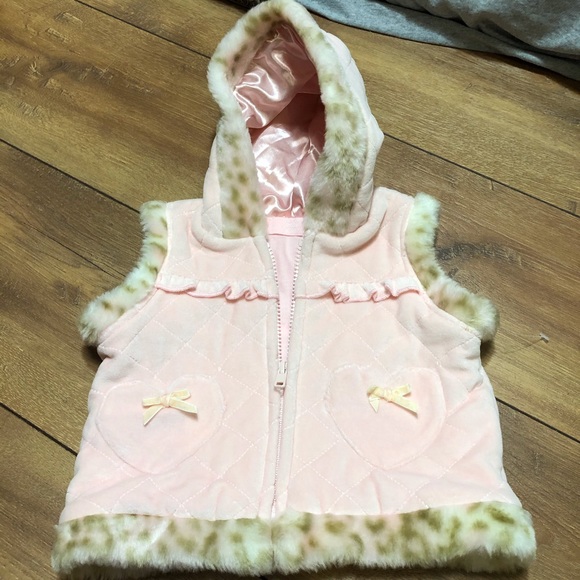 Super soft vest size 12 months faux fur trim - Picture 1 of 5